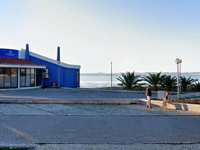 Vista do Rio Tejo em Alcochete (Distrito de Setúbal), no Alentejo Litoral &copy; Google Earth Pro