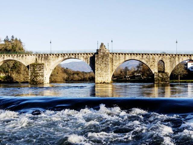 A ponte cartão postal de Ponte da Barca, Ponte da Barca, Viana do Castelo, Alto Minho &copy; Internet, ilustração