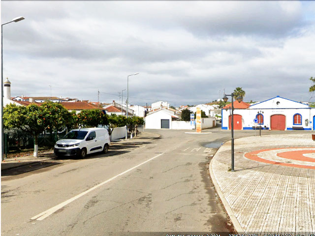 Chegando a Ervidel (note a chaminé típica, à esq.)  em Aljustrel (Distrito de Beja), no Baixo Alentejo &copy; GEP, ilustração