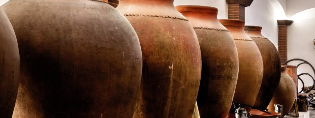 Vinhos de talha na freguesia de Ervidel em Aljustrel (Distrito de Beja), no Baixo Alentejo &copy; Internet, ilustração