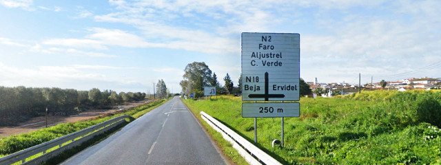 Chegando à freguesia de Ervidel, pela N2, terra de Vinhos de talha em Aljustrel (Distrito de Beja), no Baixo Alentejo &copy; GEP, ilustração