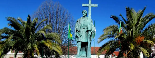 Estátua de Pedro Álavres Cabral em Belmonte (Distritos de Castelo Branco, na Beira Interior) &copy; / CM de Belmonte, ilustração