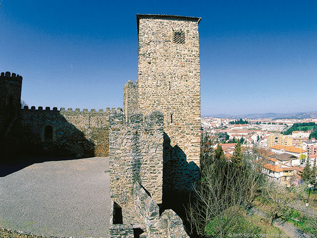 Castelo de Bragança, Trás-os-Montes, Norte de Portugal © Images Of Portugal