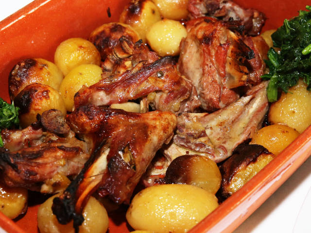 Cabrito assado no forno &copy;  / Internet