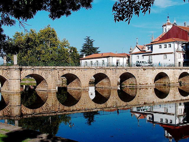 Ponte Trajano, Centro de Chaves (Distrito de Vila Real), em Alto Douro Trás-os-Montes &copy; / CM de Chaves, ilustração