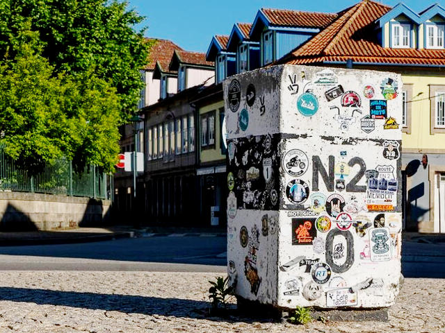 Estrada Nacional 2 em Chaves (Distrito de Vila Real), em Alto Douro Trás-os-Montes &copy; / CM de Chaves , ilustração