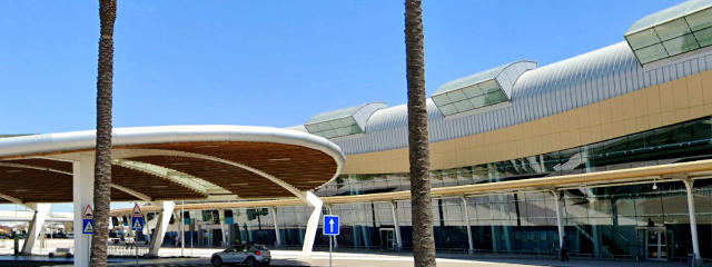 Aeroporto Internacional de Faro, Distrito de Faro (Algarve) &copy; Google Earth Pro