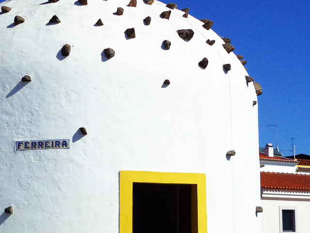 Capela do Calvário em Ferreira do Alentejo (Distrito de Beja), no Baixo Alentejo &copy; Turismo do Alentejo, ilustração
