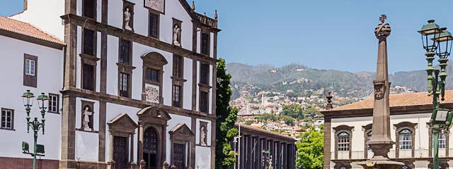 Vista do Centro Histórico do Funchal, Madeira, Guia de Portugal &copy; / Visit Madeira