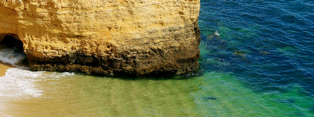 Praia do Pinhão, Barlavento, Lagos &copy;  / Visit Algarve, ilustração