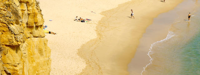 Praia da Batata, Barlavento, Lagos &copy;  / Visit Algarve, ilustração