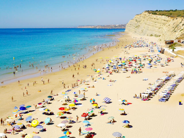 Praia do Porto de Mós, Lagos, Distrito de Faro, Algarve &copy;  / Visit Algarve, ilustração