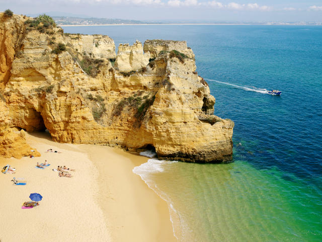 Praia do Pinhão, Barlavento, Lagos &copy;  / Visit Algarve, ilustração