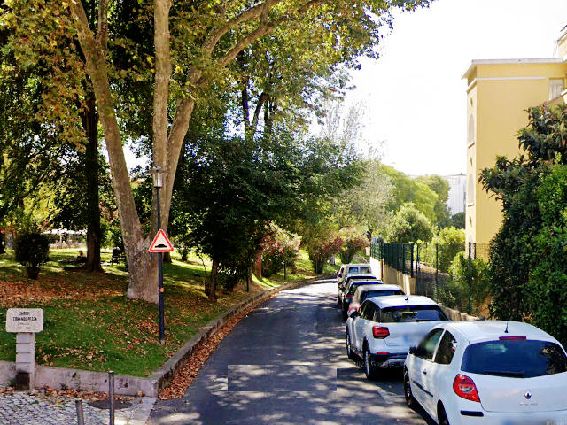 Jardim Fernando Pessoa, Freguesia de Areeiro, Lisboa &copy; Google Earth Pro