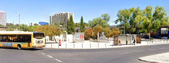 Estação do Metrô de Lisboa, Praça Marechal Humberto Delgado, Freguesia de São Domingos de Benfica, Lisboa &copy; Google Earth Pro
