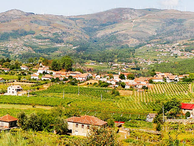 Vista da Freguesia de Alvaredo em Melgaço, distrito de Viana do Castelo, Alto Minho &copy; / CM de Melgaço, ilustração