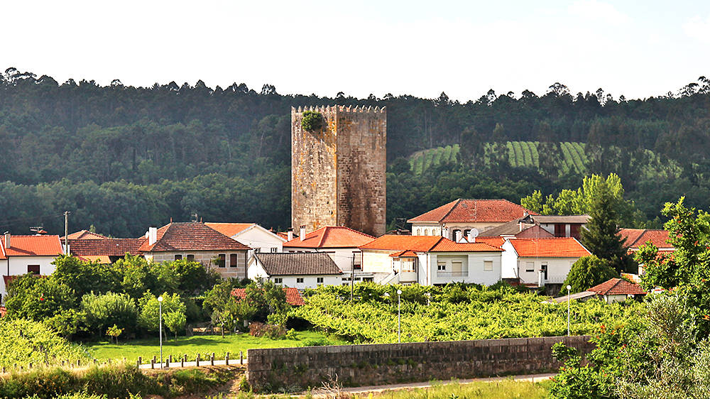Vista da Torre de Lapela em Monção, distrito de Viana do Castelo, Alto Minho &copy; / CM de Monção, ilustração