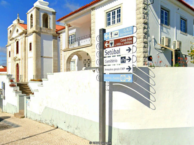 Praça Duque de Palmela,Palmela (Distrito de Setúbal), no Alentejo Litoral &copy; Google Earth Pro