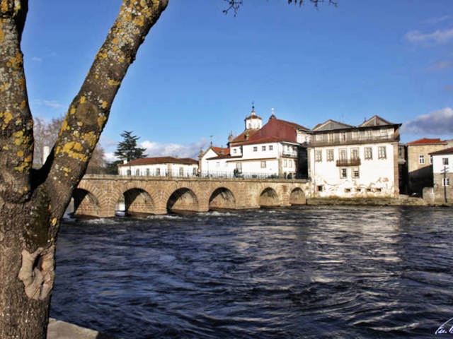 Vista do Rio Tâmega em Chaves, Alto Tâmega, Região Norte de Portugal &copy; / Internet