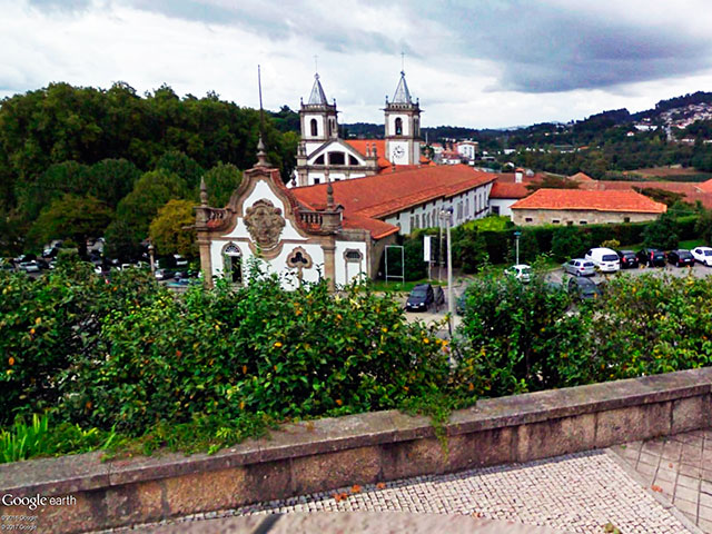 Avenida 25 de Abril, at Santo Tirso in the Douro Litoral &copy; GEP
