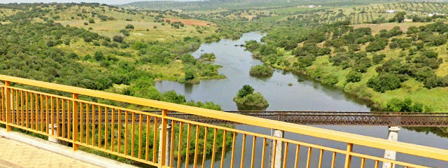Ponte sobre o rio Guadiana na EN260 em Serpa (Distrito de Beja), no Baixo Alentejo &copy;  GEP, ilustração