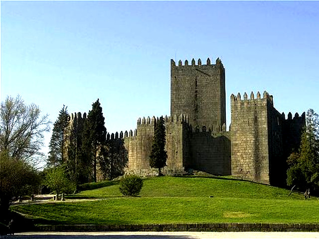 Castelo de Bragança em Trás-Os-Montes a Alto Douro, Norte de Portugal © / Images of Portugal