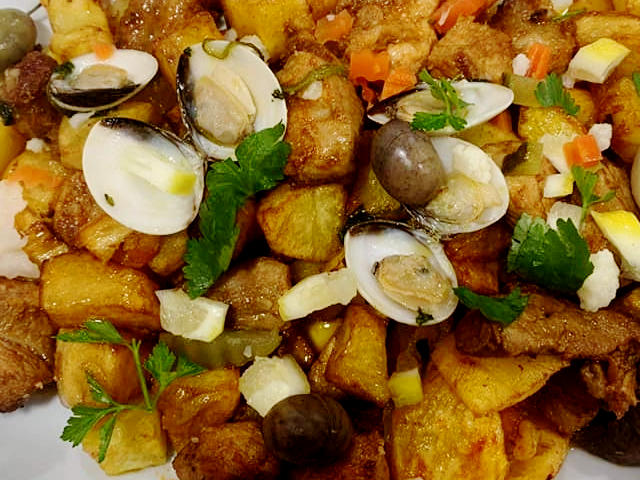 Comida típica portuguesa em Valpaços (Distrito de Vila Real), em Alto Douro Trás-os-Montes &copy; Restaurante Horta da Fonte, ilustração